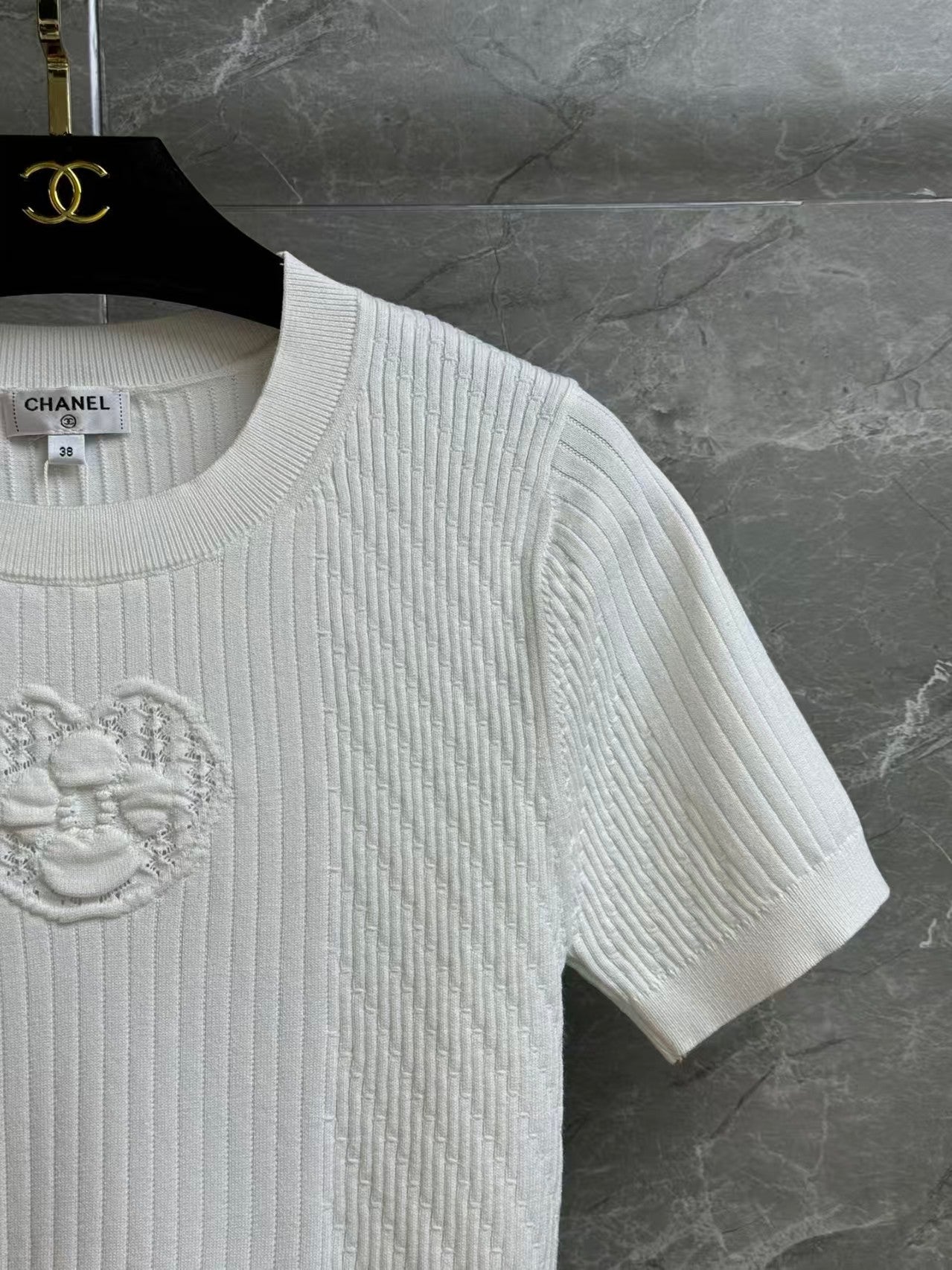 Camellia knitted short-sleeved top