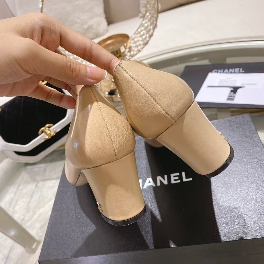 Classic color-block chunky-heeled shoes