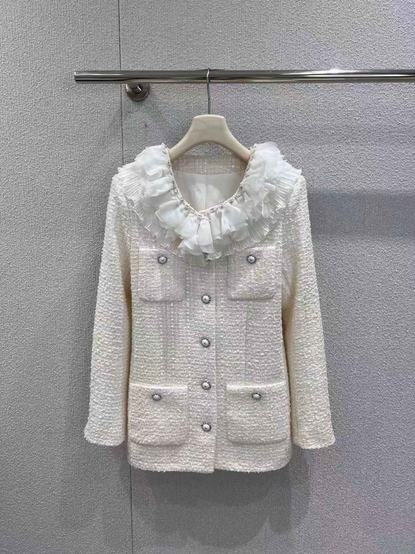 White floral pocket tweed jacket