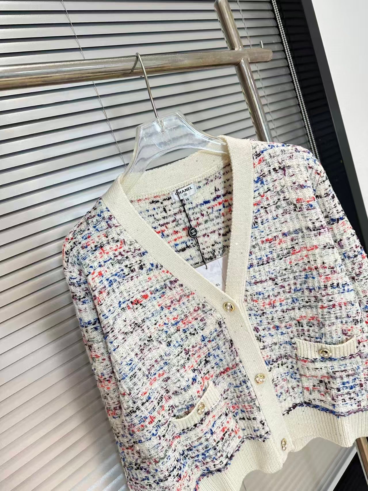 New V-neck knitted cardigan