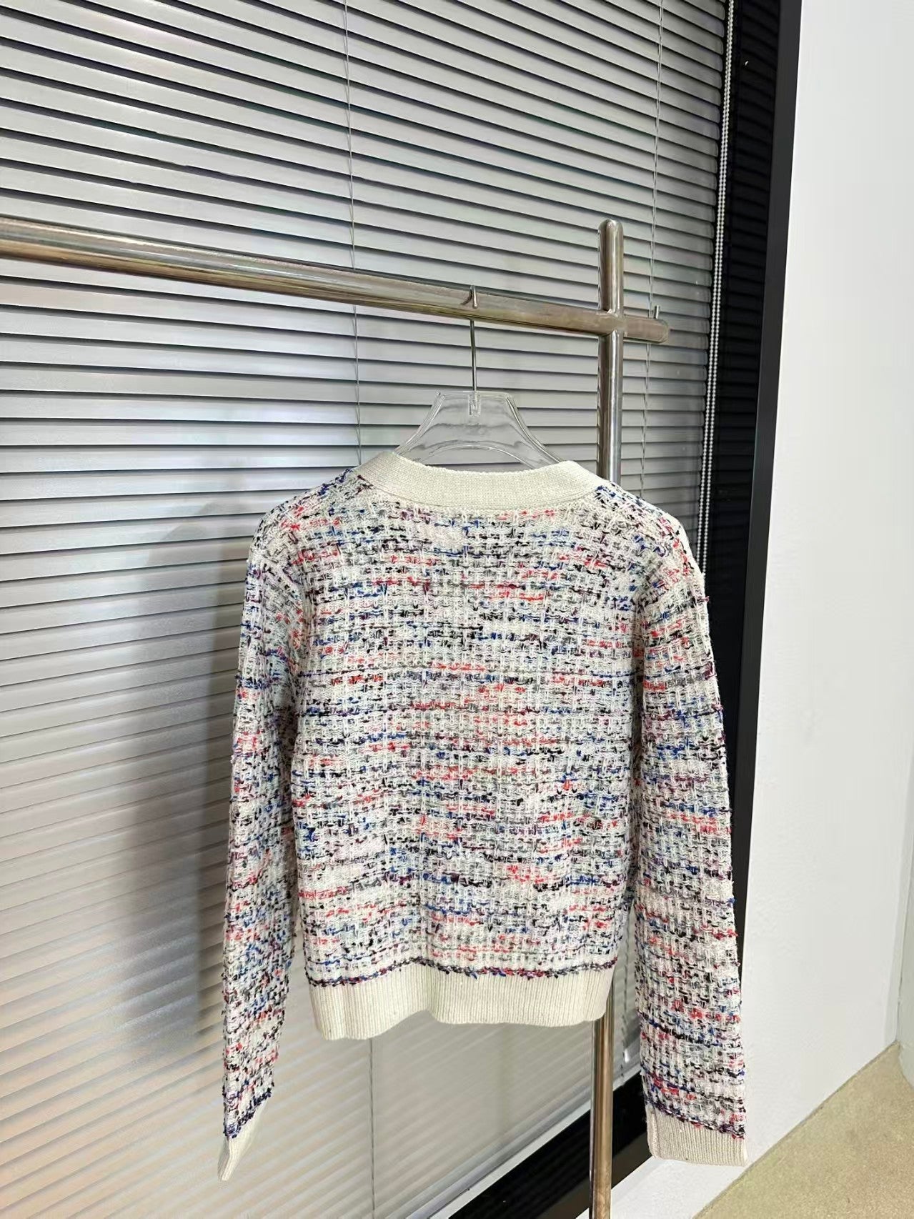 New V-neck knitted cardigan