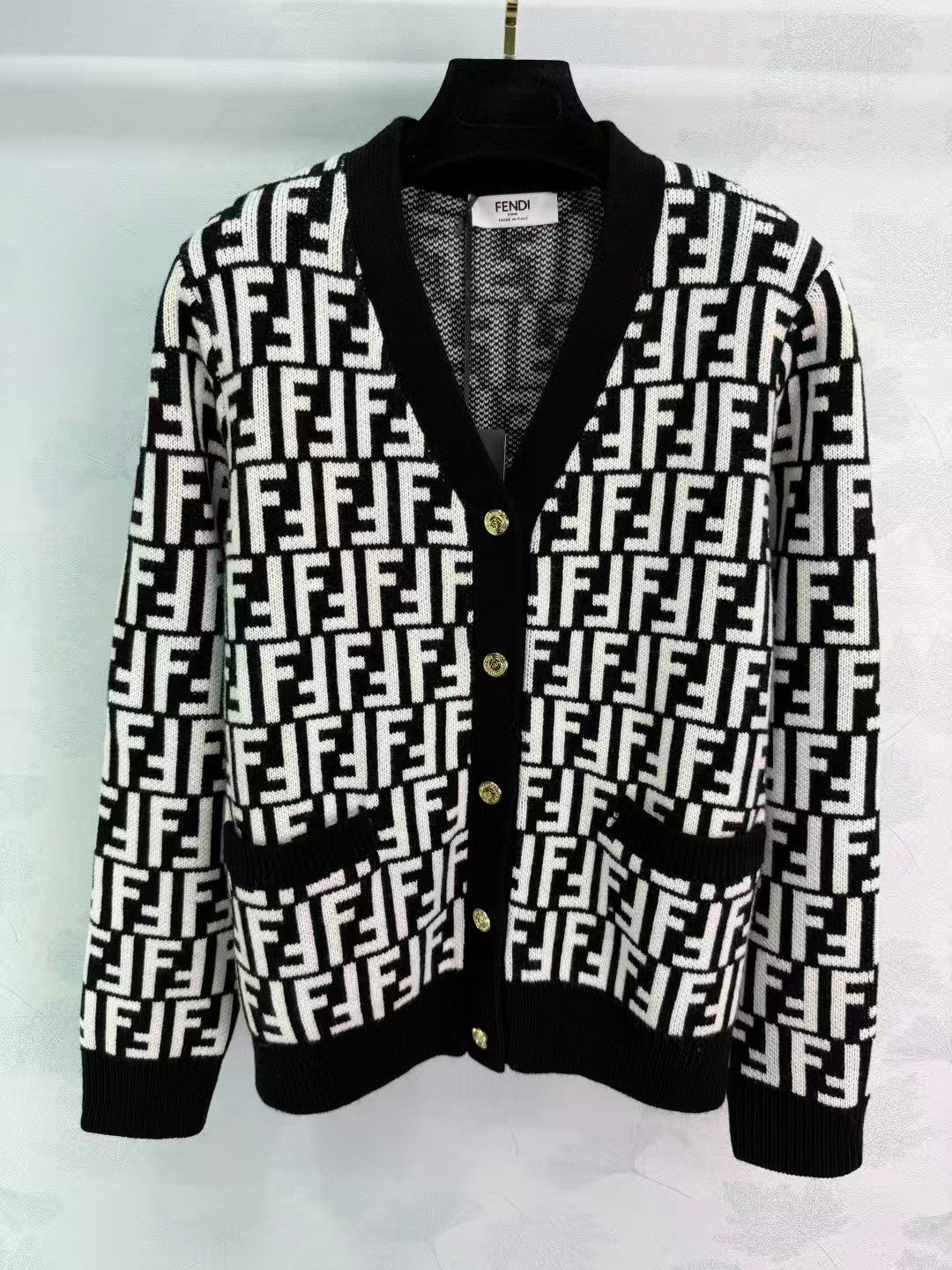 New double-pocket jacquard V-neck knitted cardigan