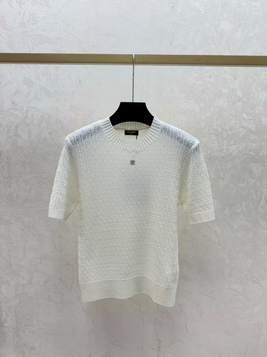 New round-neck knitted short-sleeved top