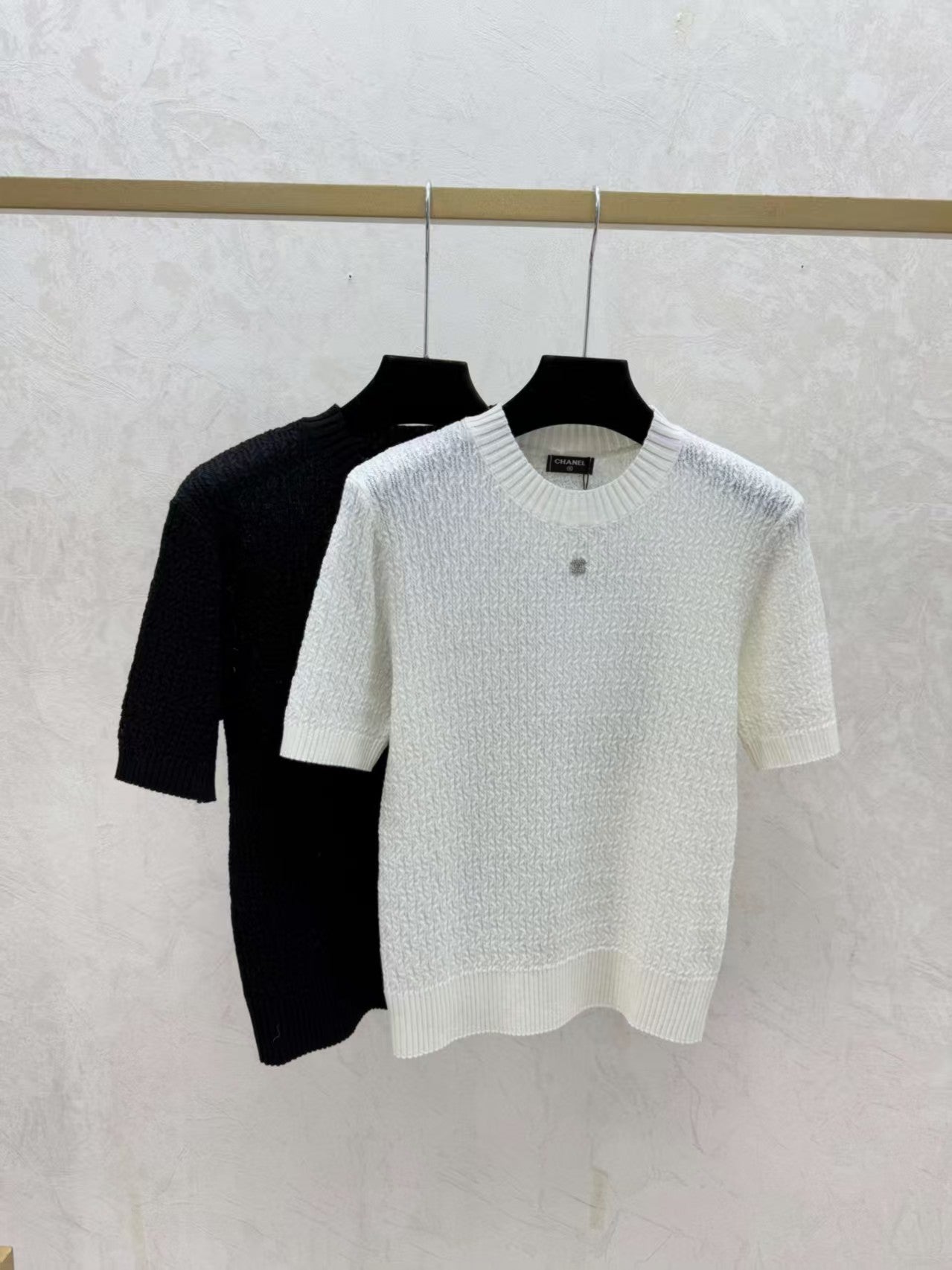 New round-neck knitted short-sleeved top