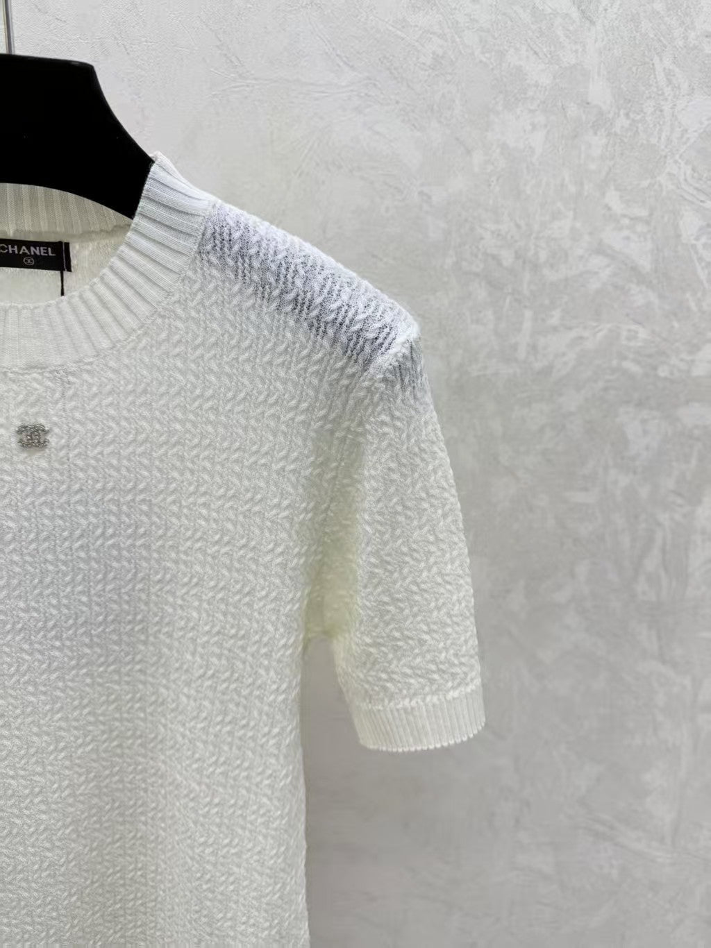 New round-neck knitted short-sleeved top