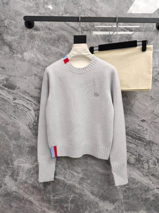 26. Crew neck color-block cashmere sweater