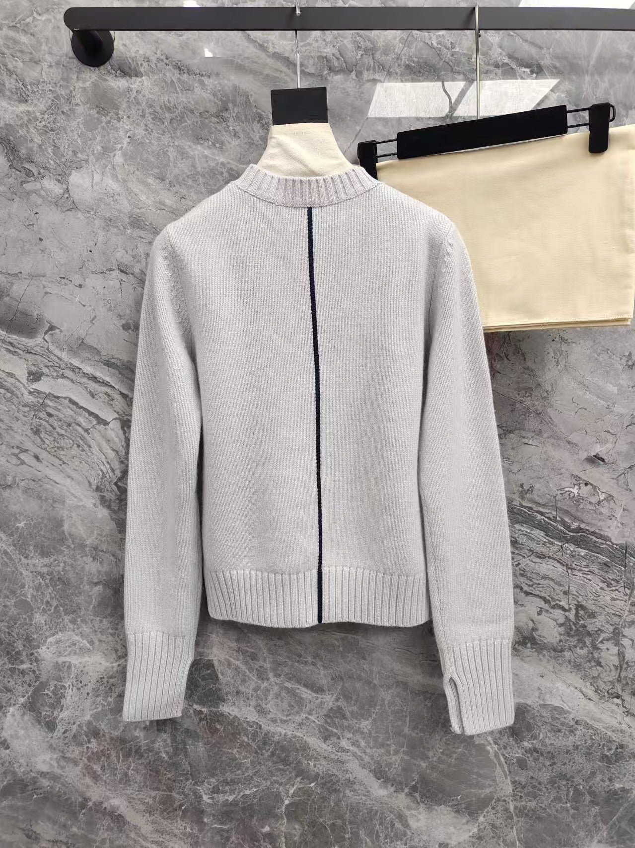 26. Crew neck color-block cashmere sweater
