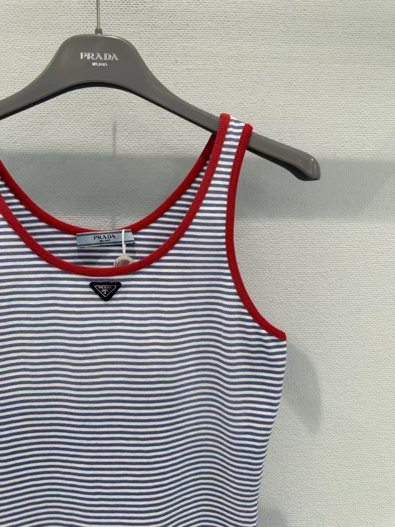 26 New Arrival: Blue and White Striped Ribbed Tank Top