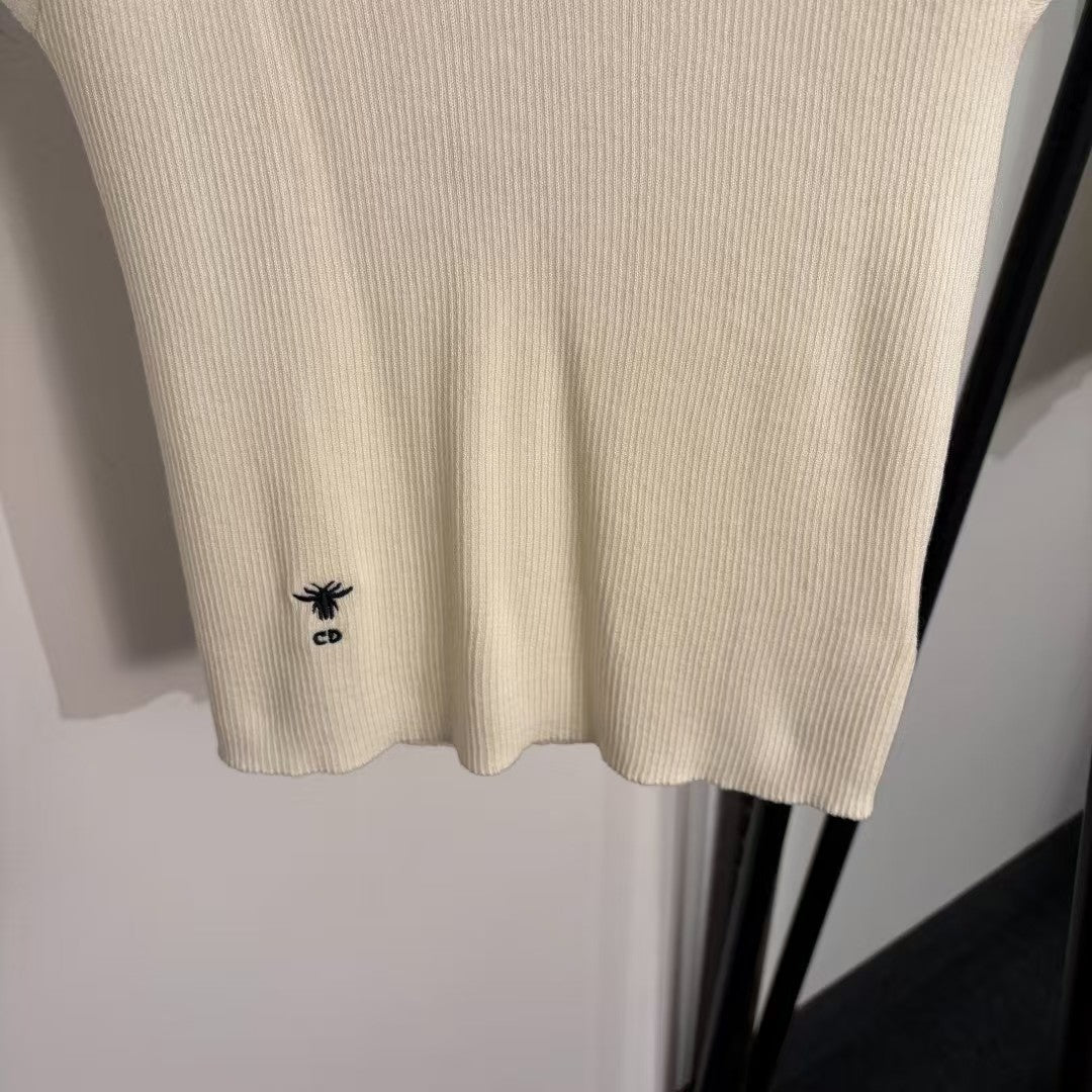26. Little Bee Embroidery V-Neck Slim-Fit Short-Sleeve Knit Top