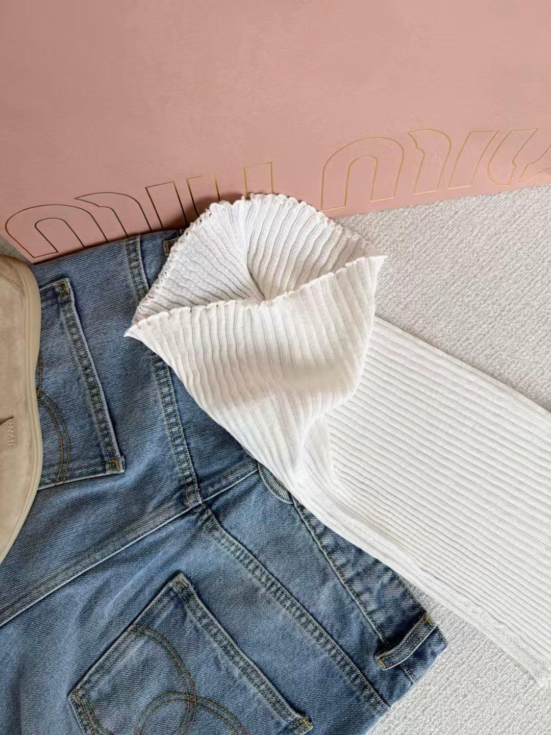 26SS White Sleeveless Knitted Vest with Lace Collar