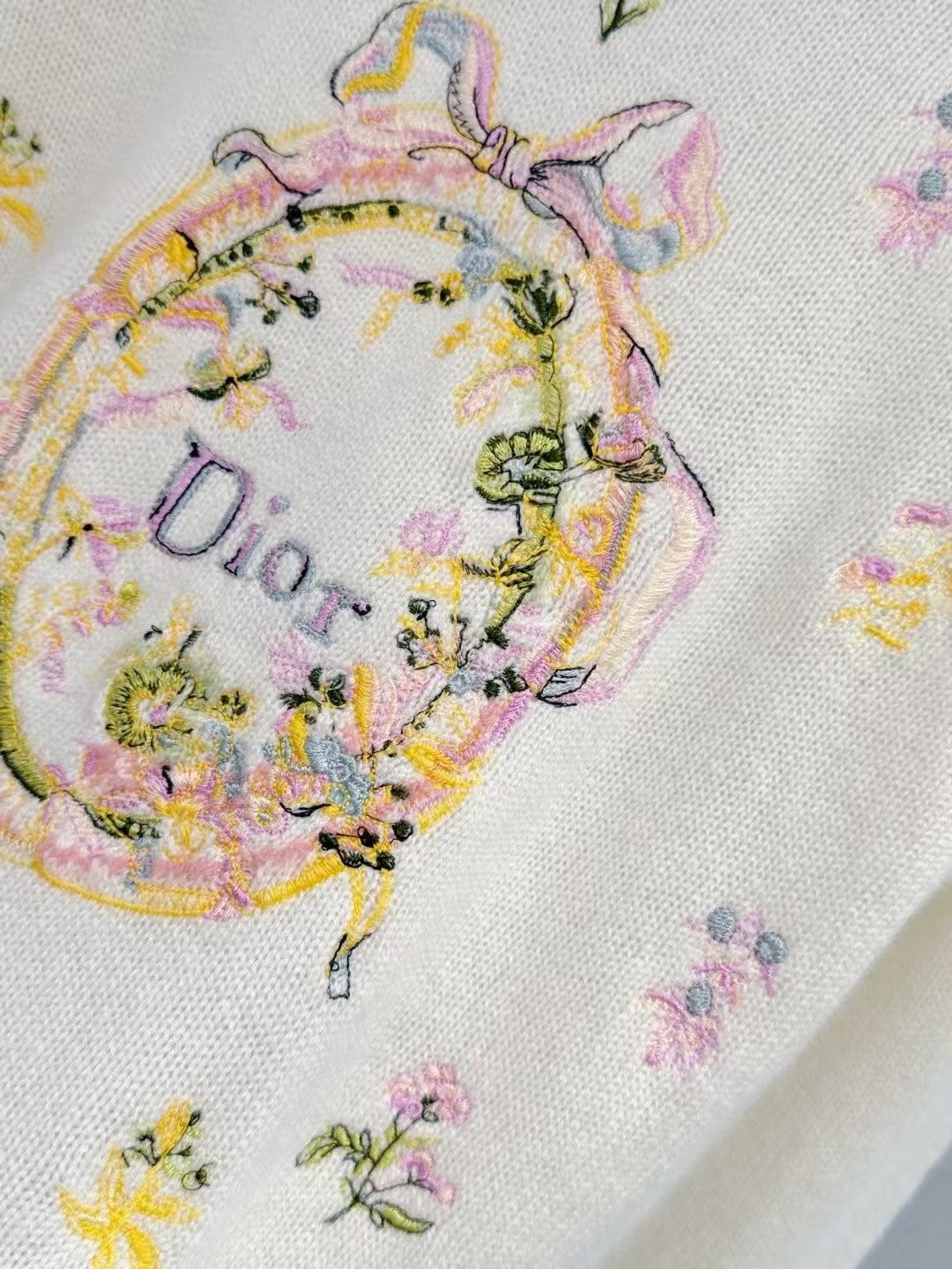 26SS Floral-Embroidered Crewneck Knit Sweater