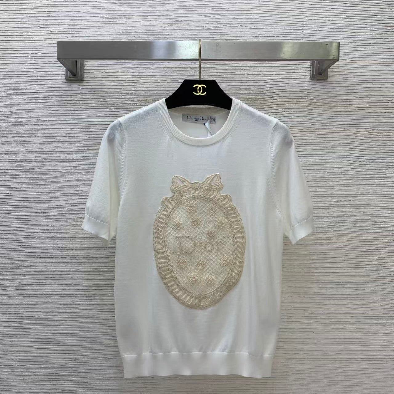 26SS Short-Sleeve Knitted Top with Lettering