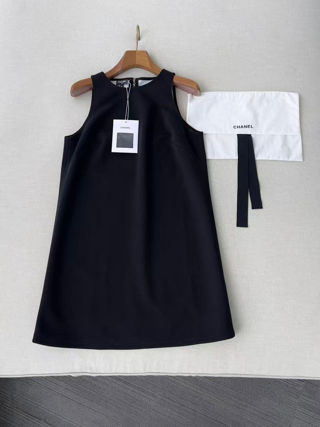 New 26SS Black Sleeveless Dress
