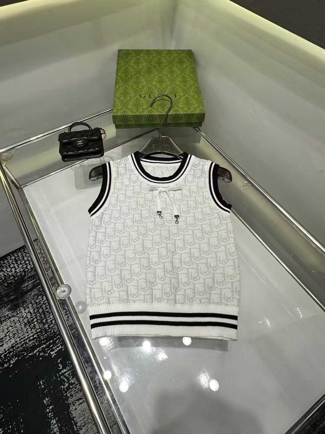 26 New Knit Vest