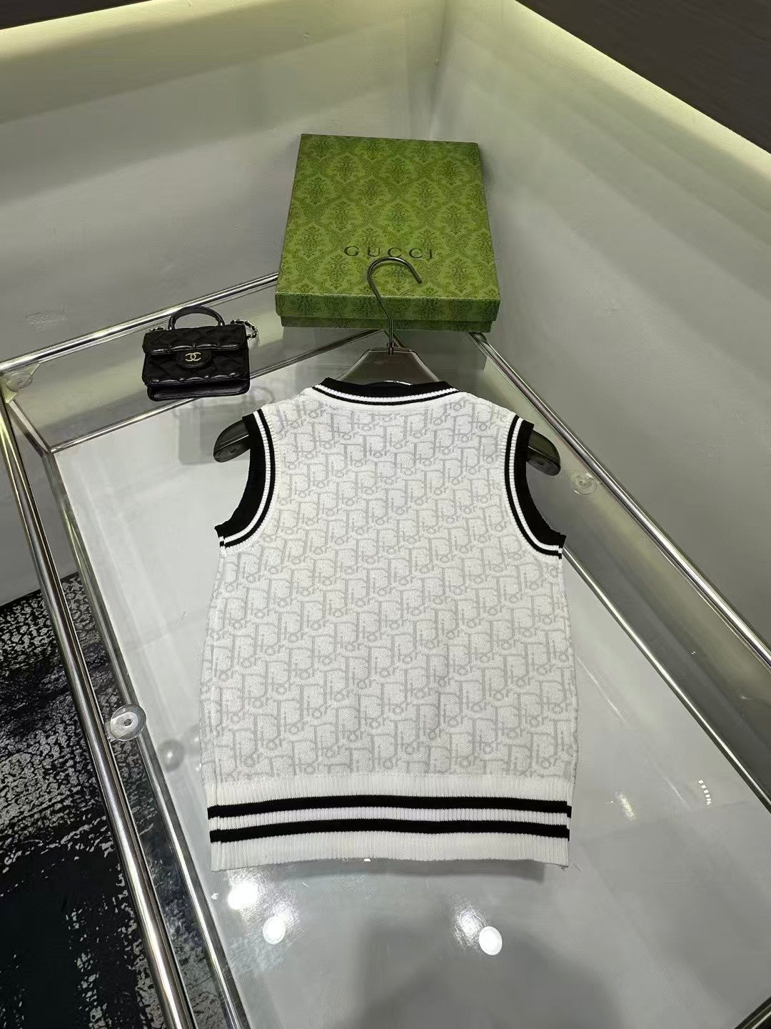 26 New Knit Vest