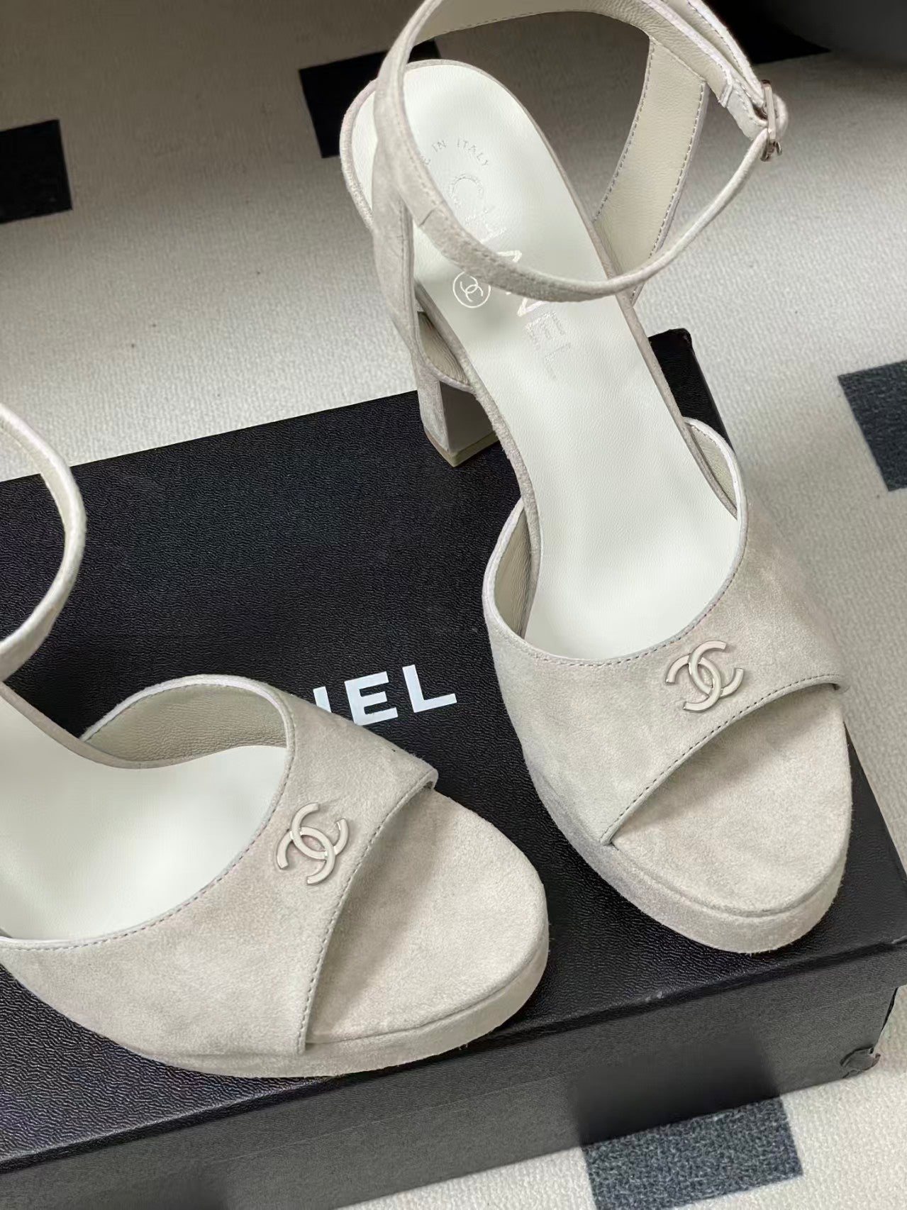 26 New Style Buckled Peep-Toe Platform Slingbacks