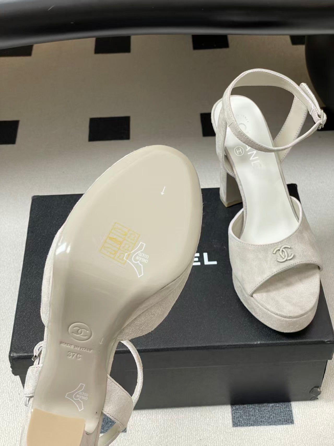 26 New Style Buckled Peep-Toe Platform Slingbacks