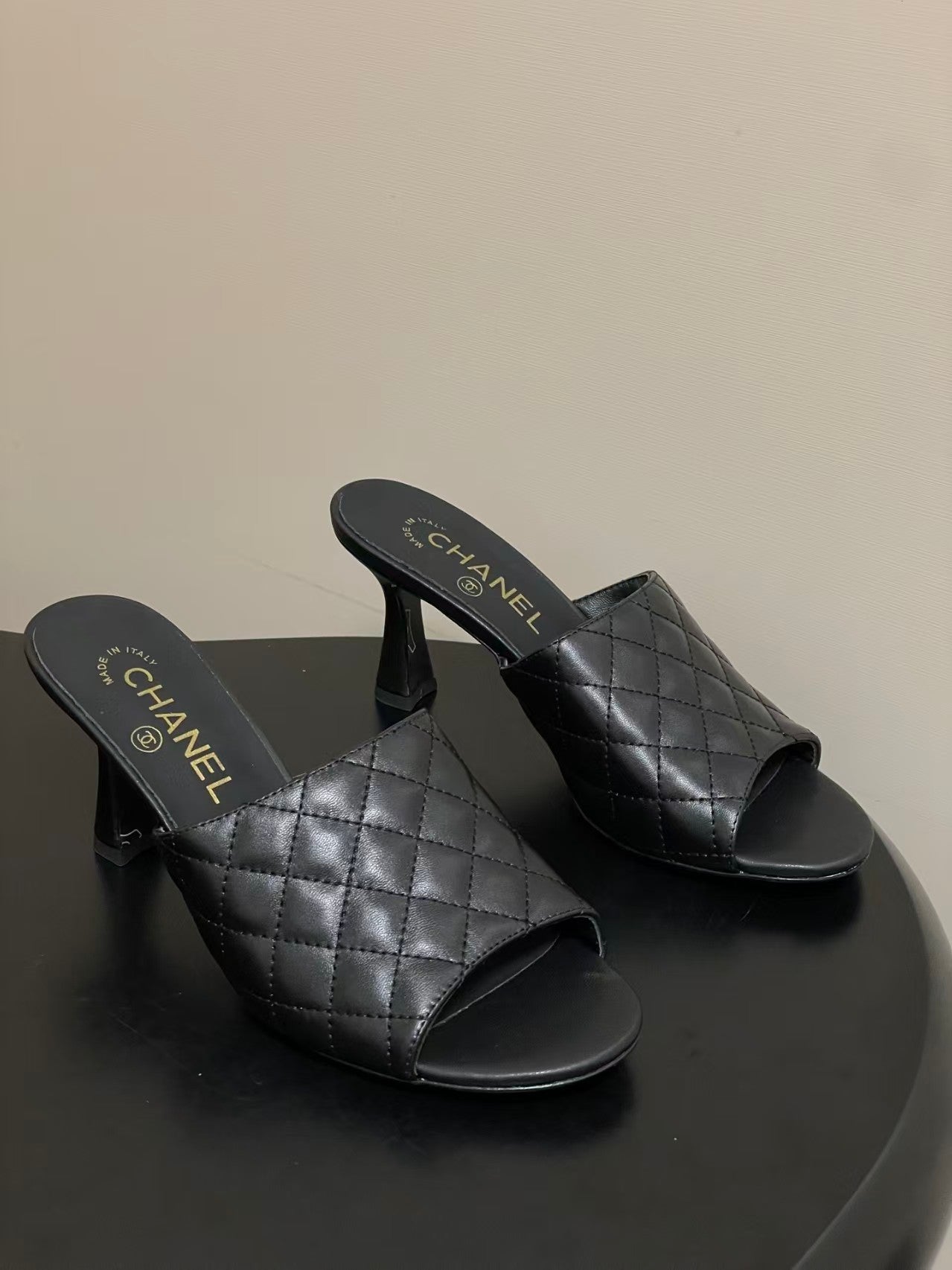 26 New Diamond-Pattern Peep-Toe Slides