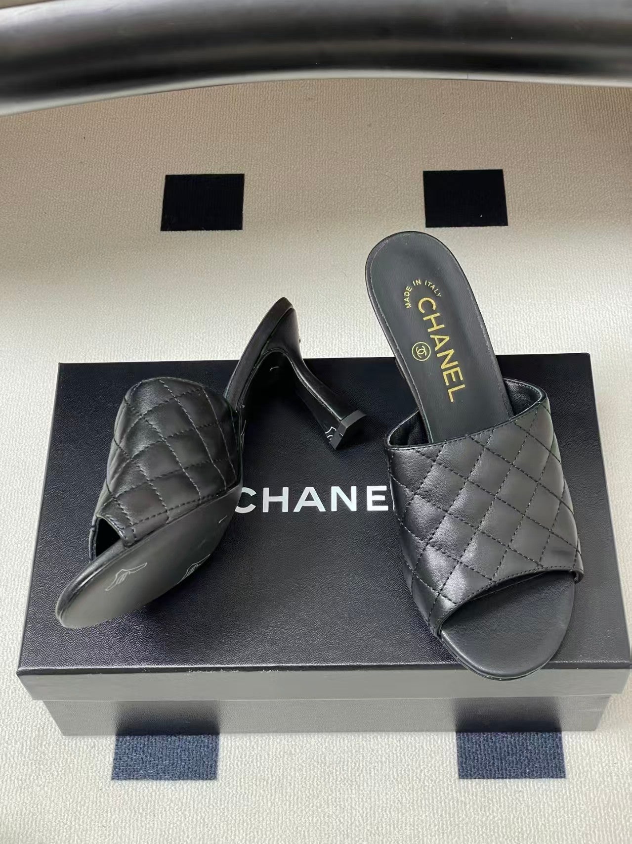 26 New Diamond-Pattern Peep-Toe Slides