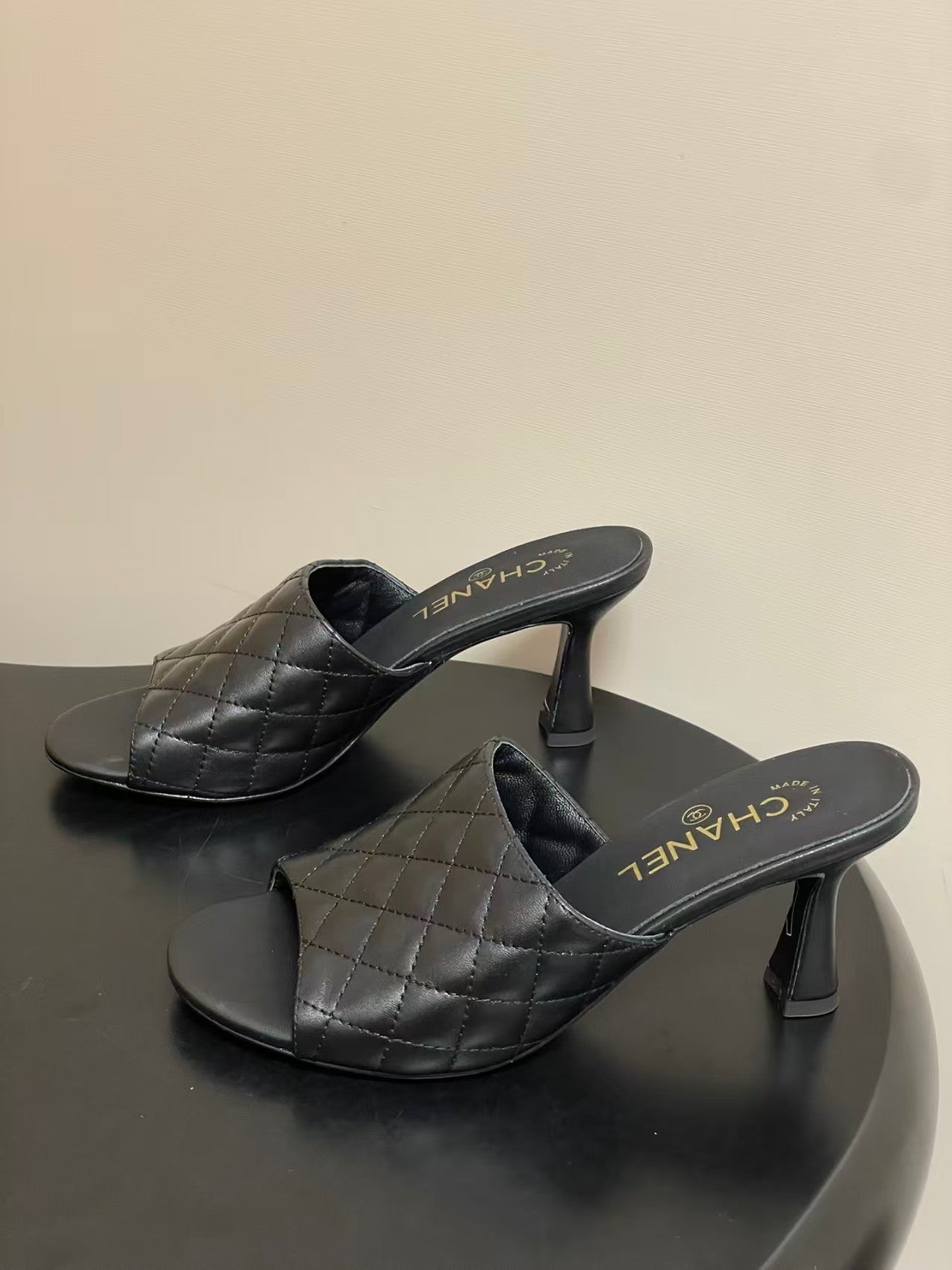 26 New Diamond-Pattern Peep-Toe Slides