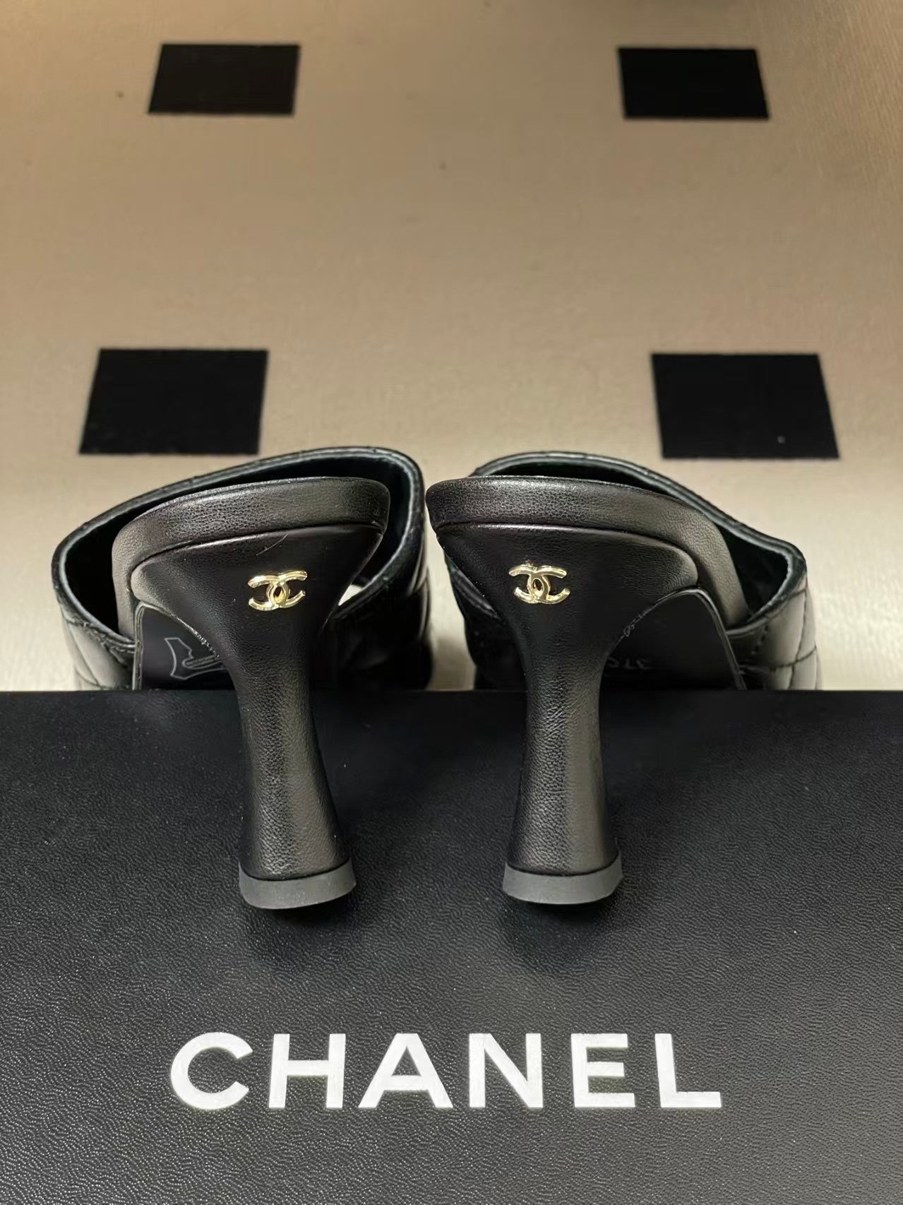 26 New Diamond-Pattern Peep-Toe Slides