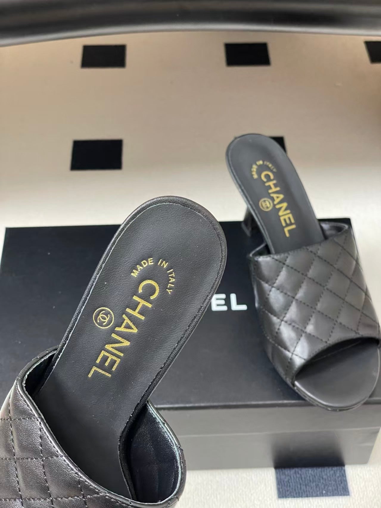26 New Diamond-Pattern Peep-Toe Slides