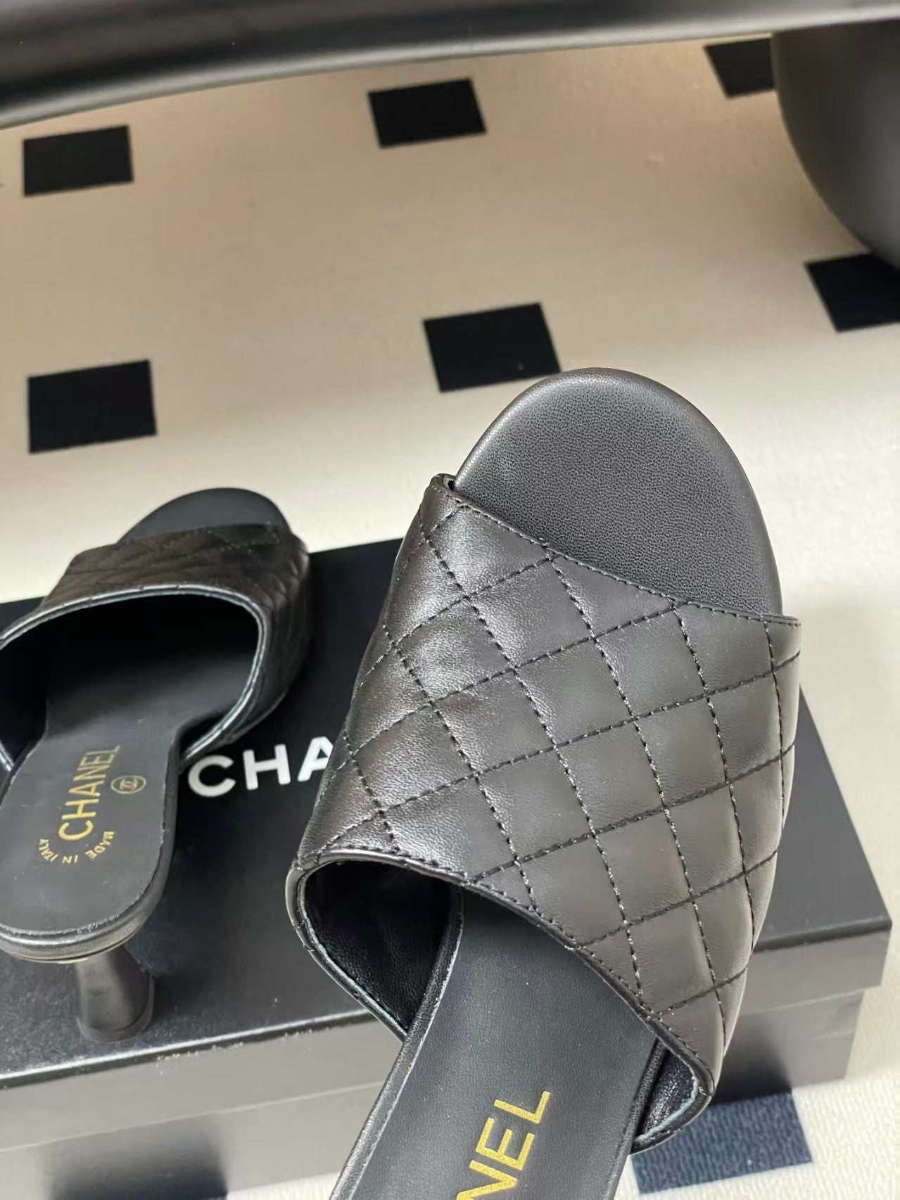 26 New Diamond-Pattern Peep-Toe Slides