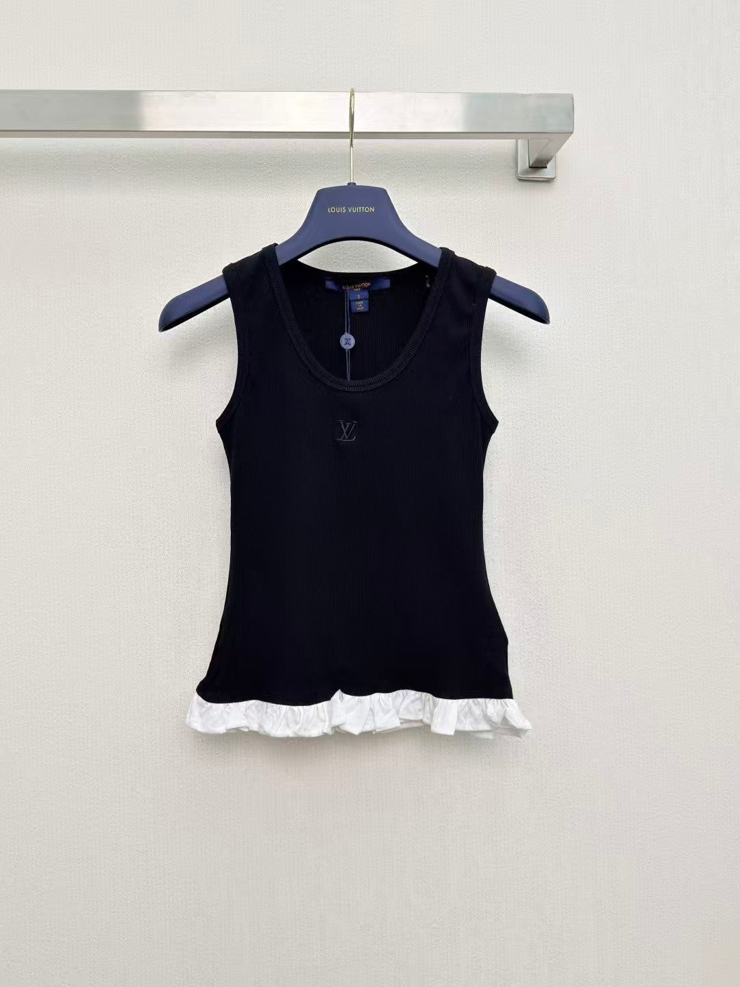 26 New Ruffled Sleeveless Top