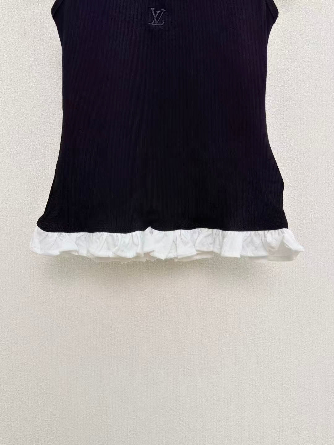 26 New Ruffled Sleeveless Top