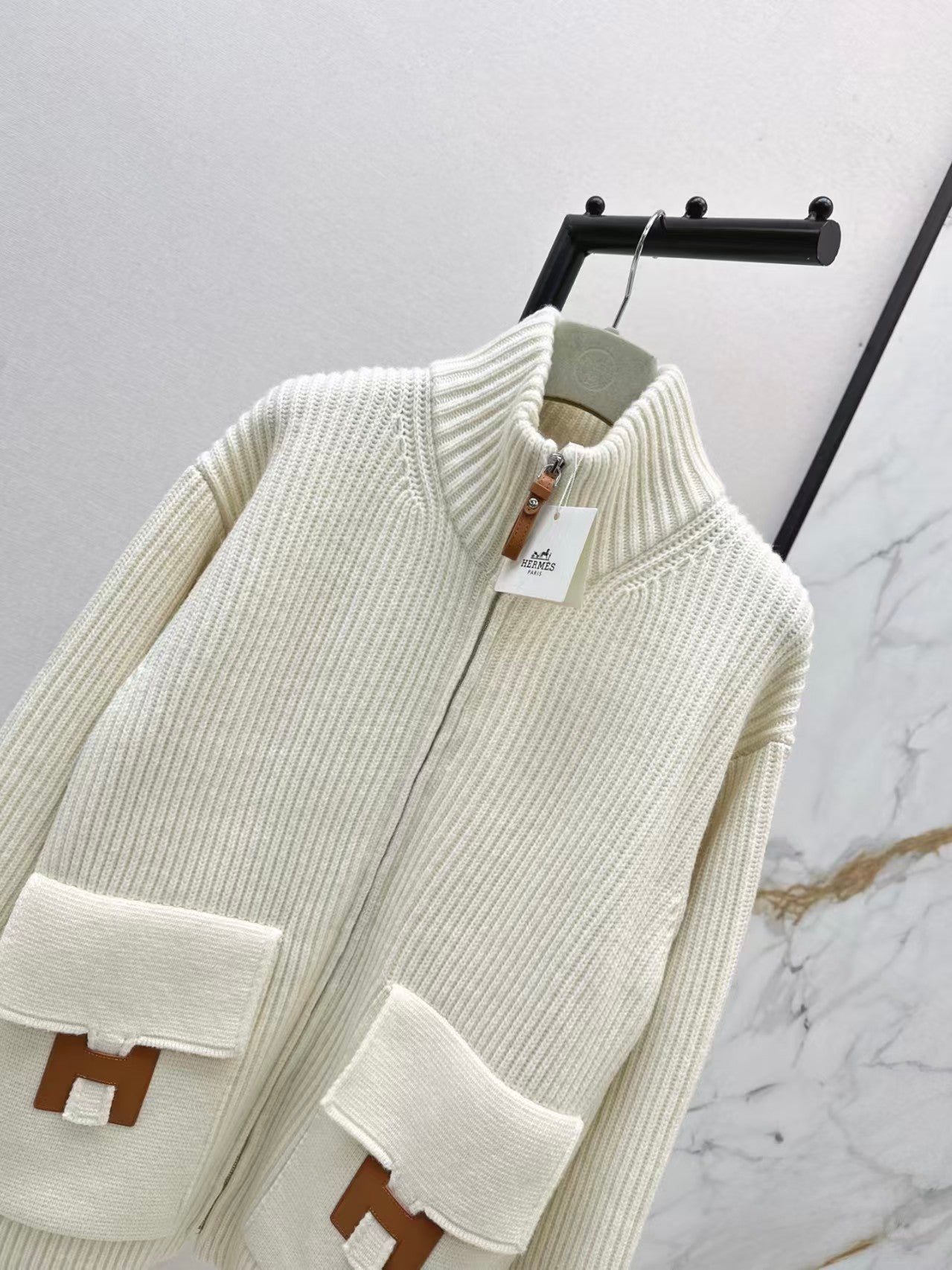 New knit jacket with H-motif pocket detail