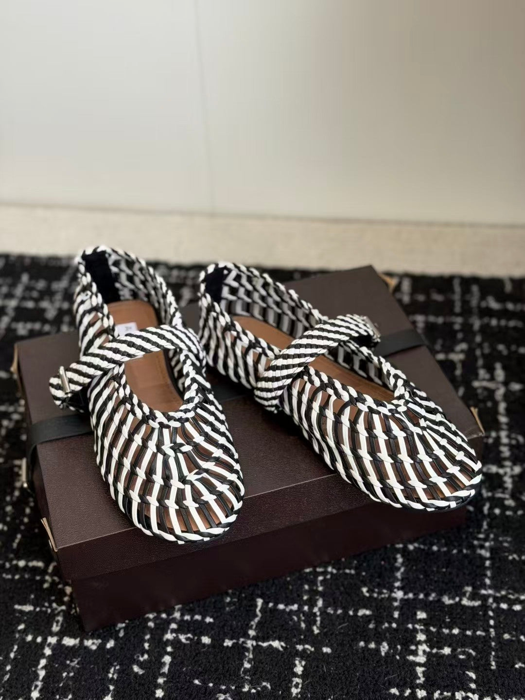 26 New Woven Mesh Shoes