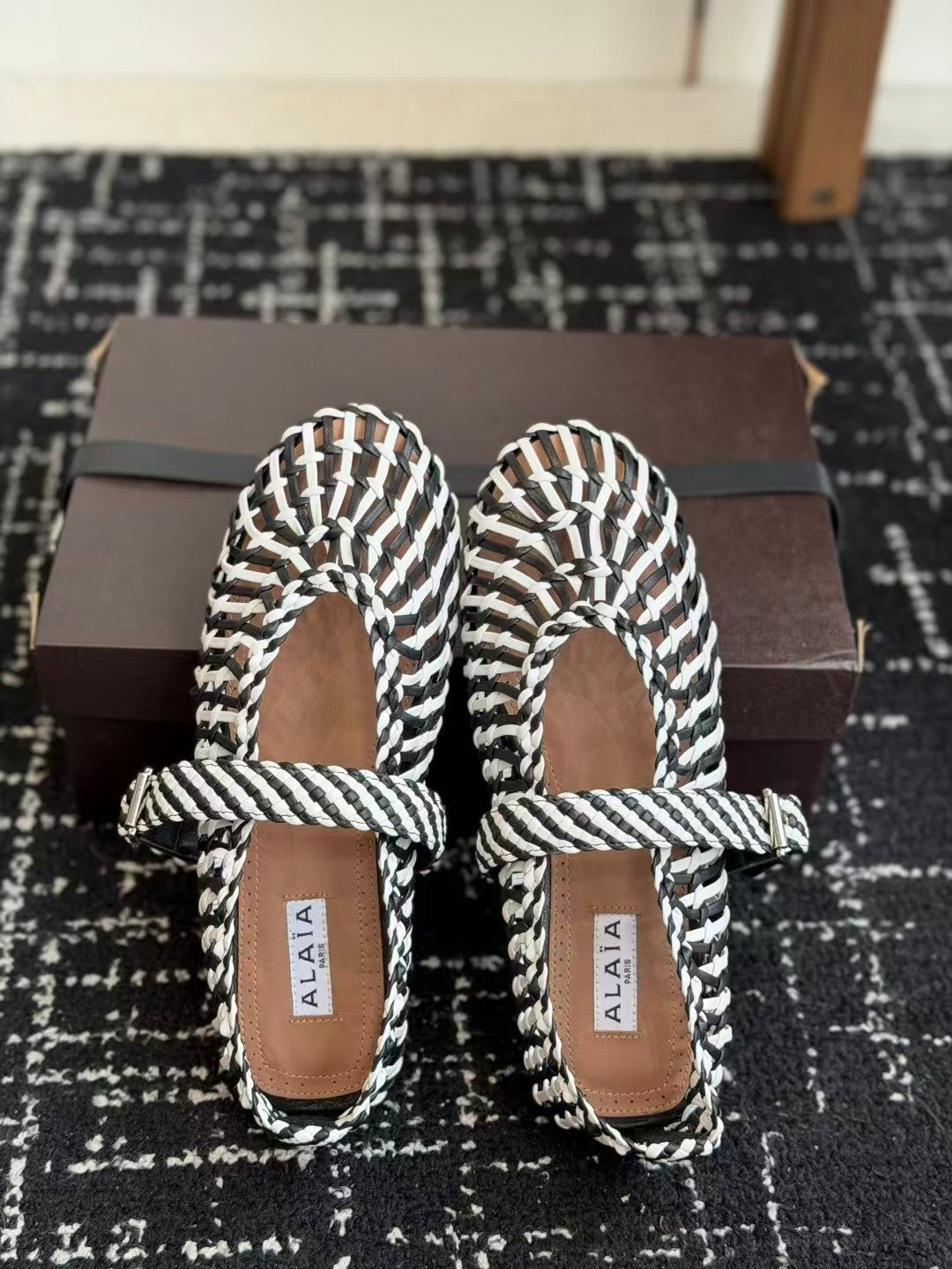 26 New Woven Mesh Shoes