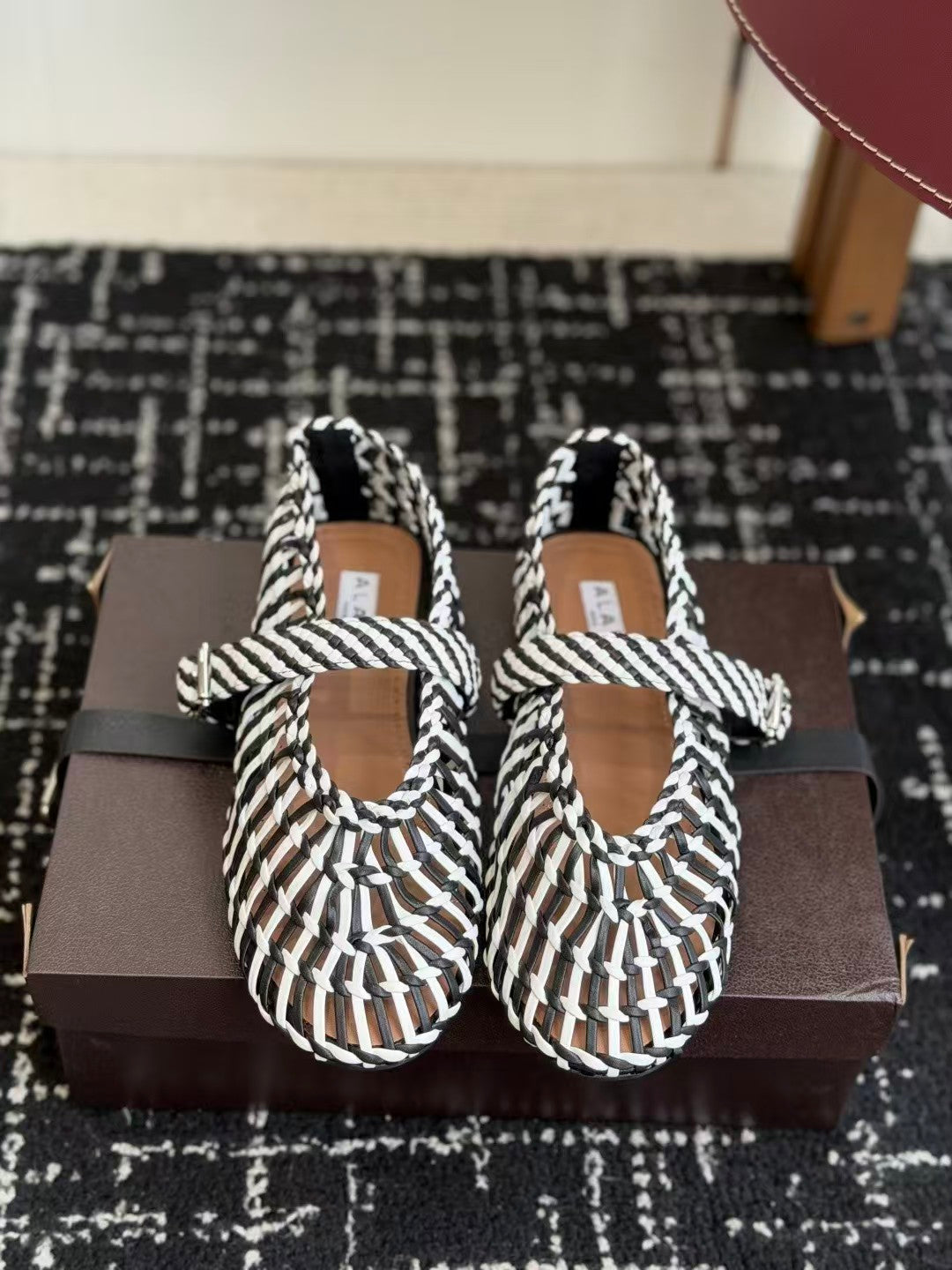 26 New Woven Mesh Shoes