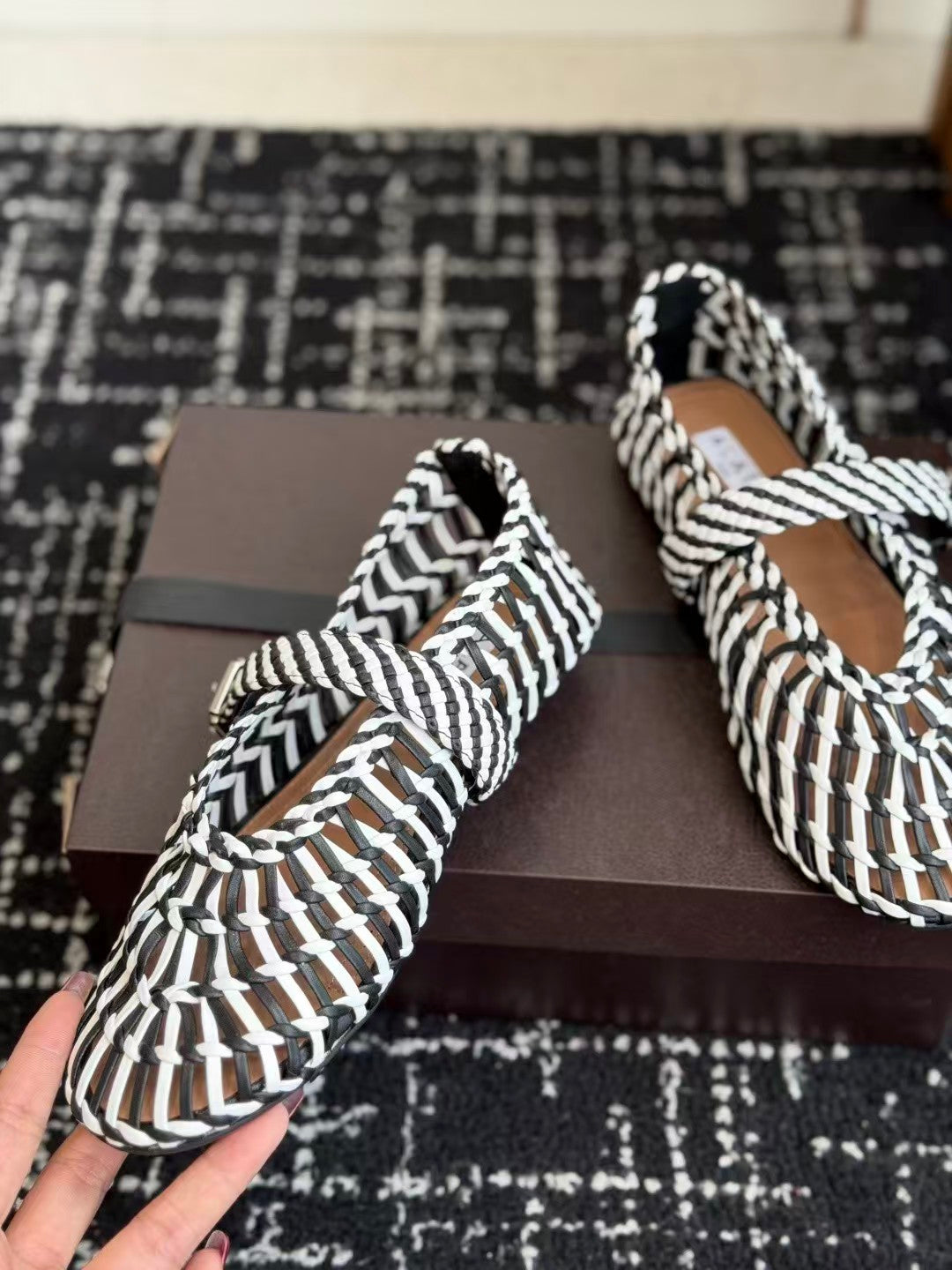 26 New Woven Mesh Shoes