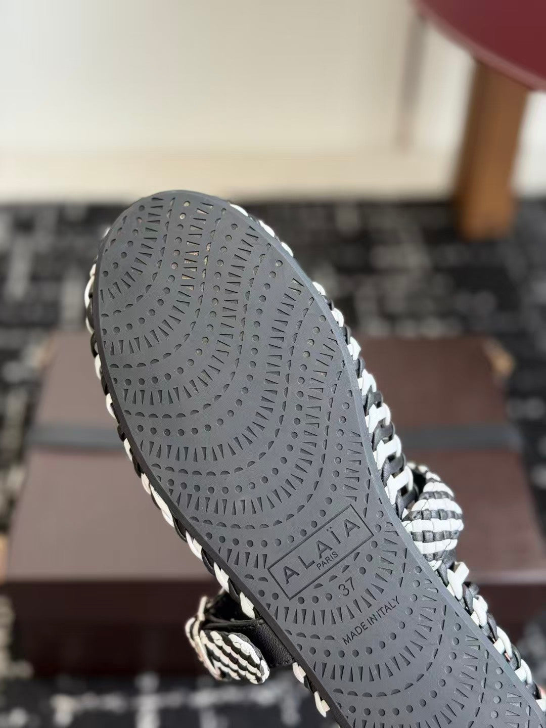 26 New Woven Mesh Shoes