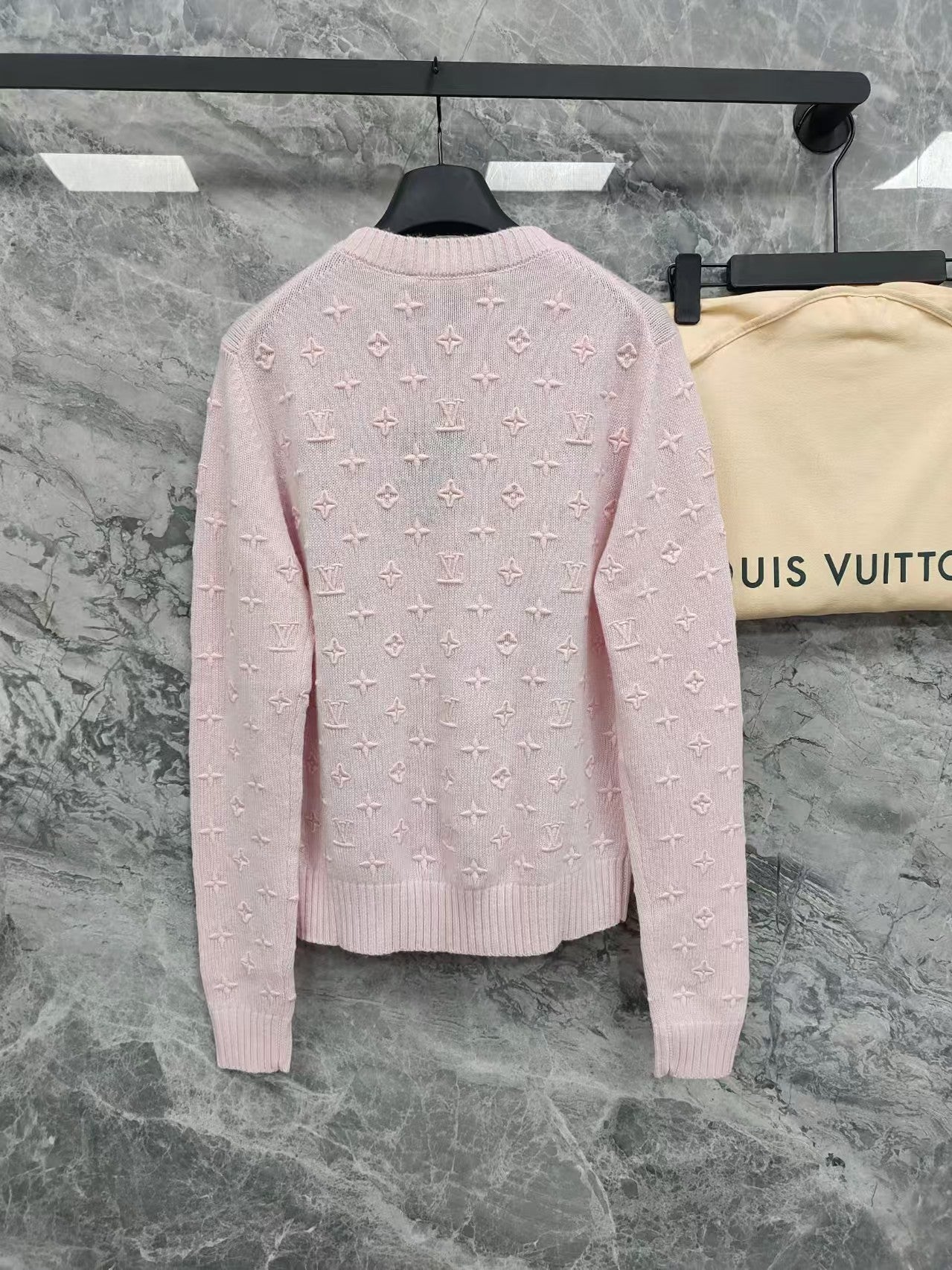 26FW New Embroidered Knit Long-Sleeved Top