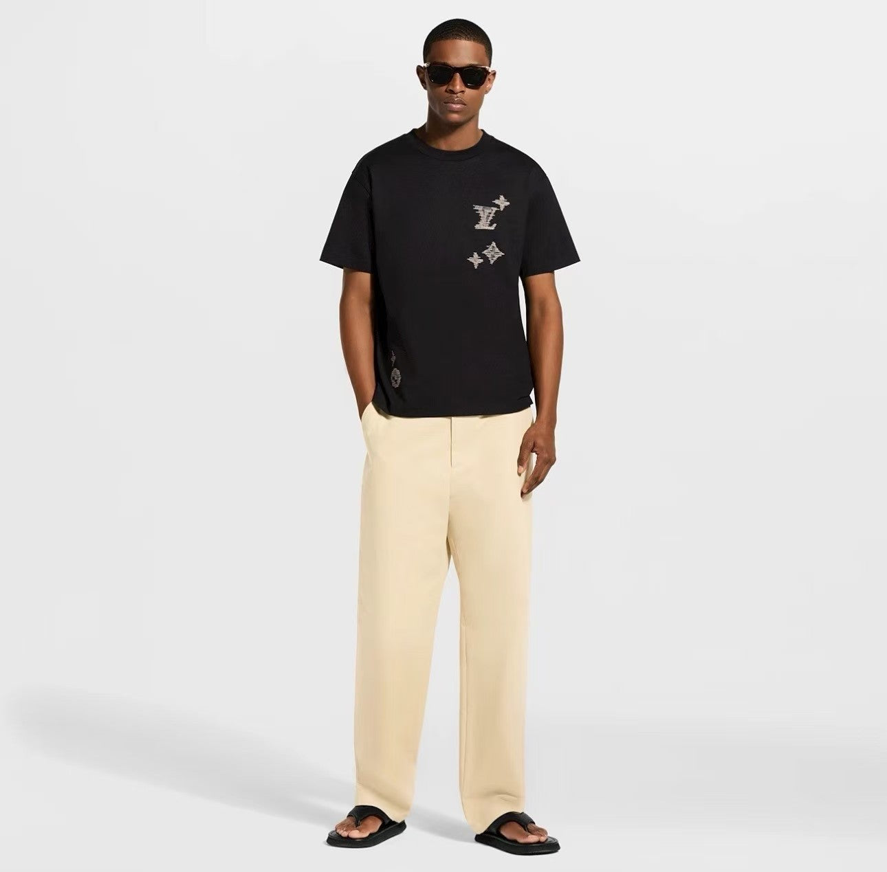 26 Embroidered Logo Pattern T-shirt