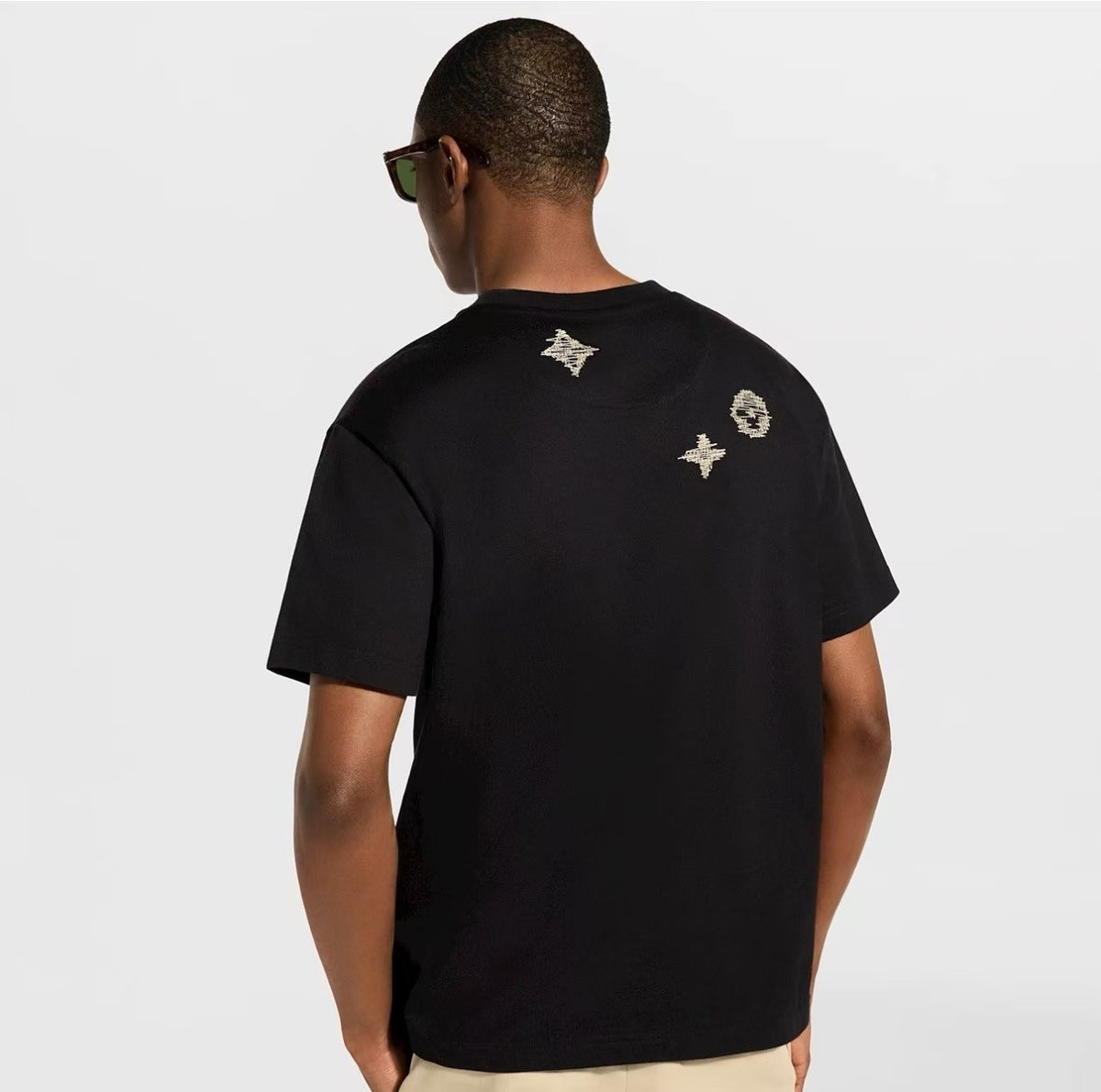 26 Embroidered Logo Pattern T-shirt