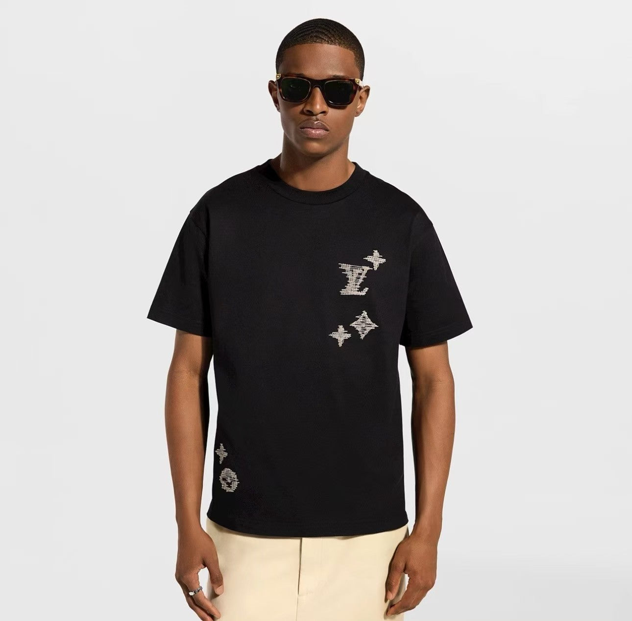 26 Embroidered Logo Pattern T-shirt