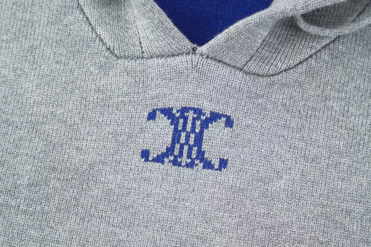 26 New Jacquard Logo Knit Hoodie