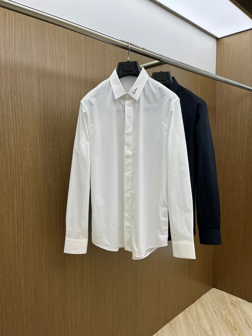 New Long-Sleeved Shirt
