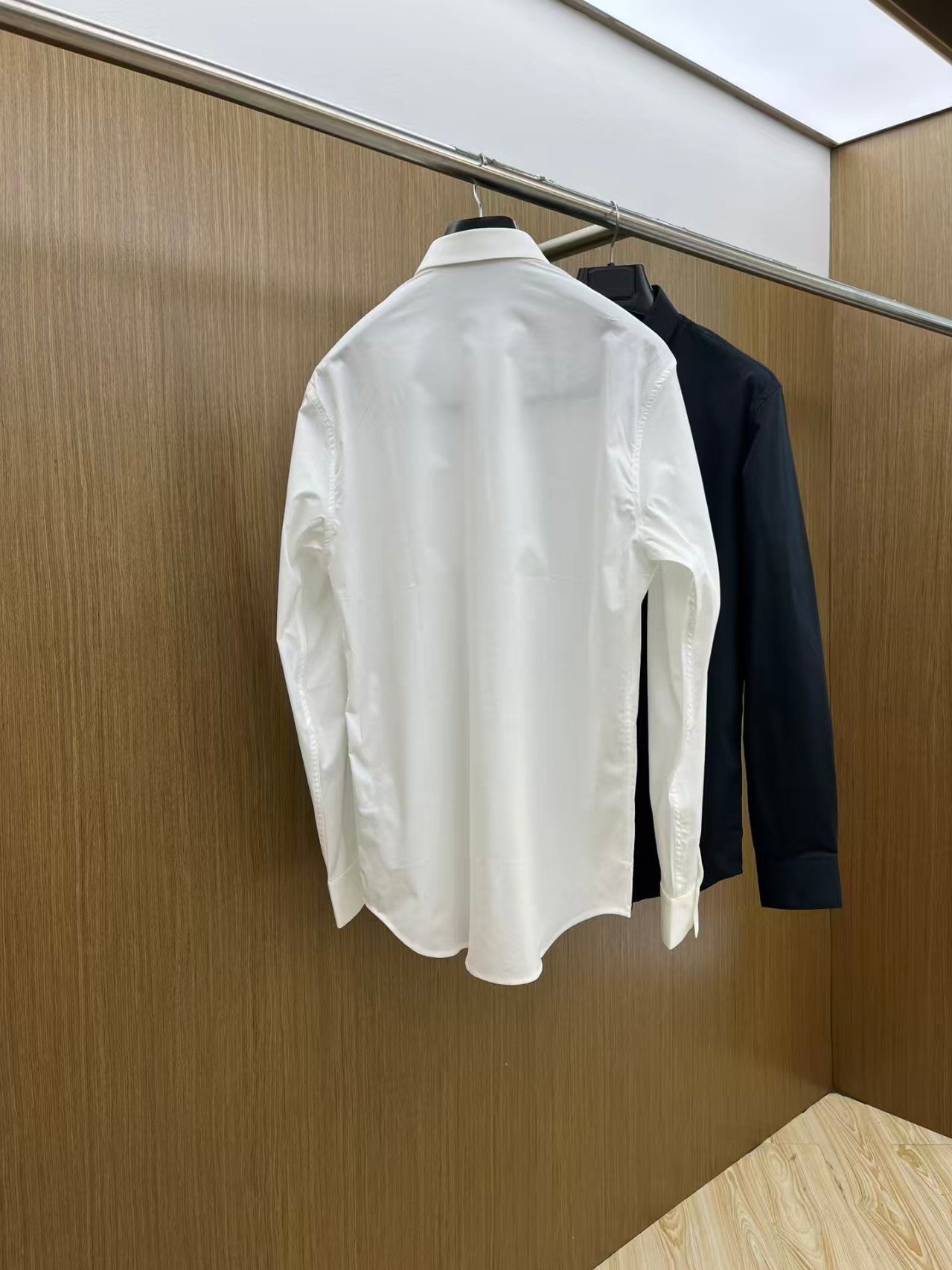 New Long-Sleeved Shirt