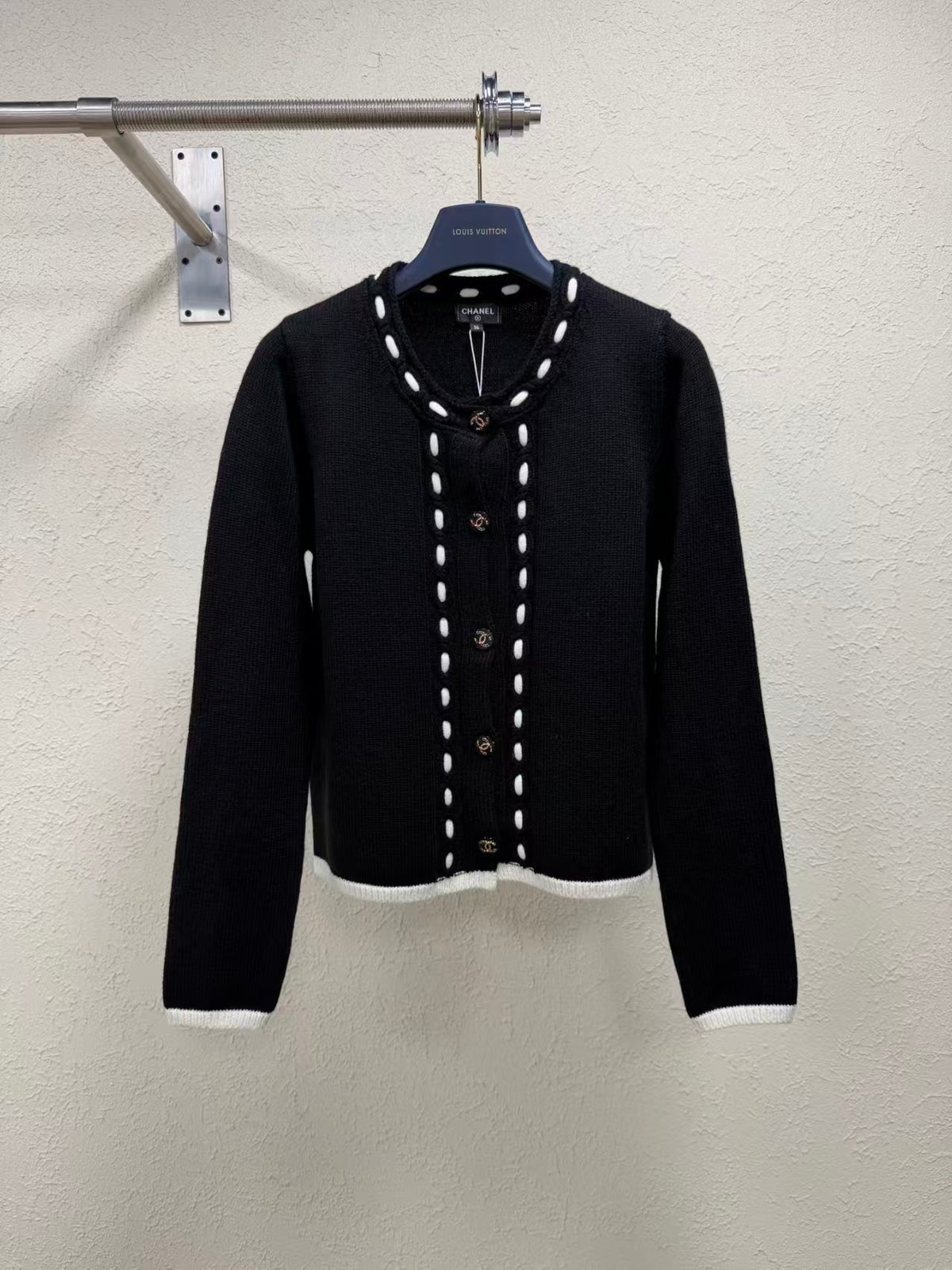 26FW New Black & White Color-Block Knit Cardigan