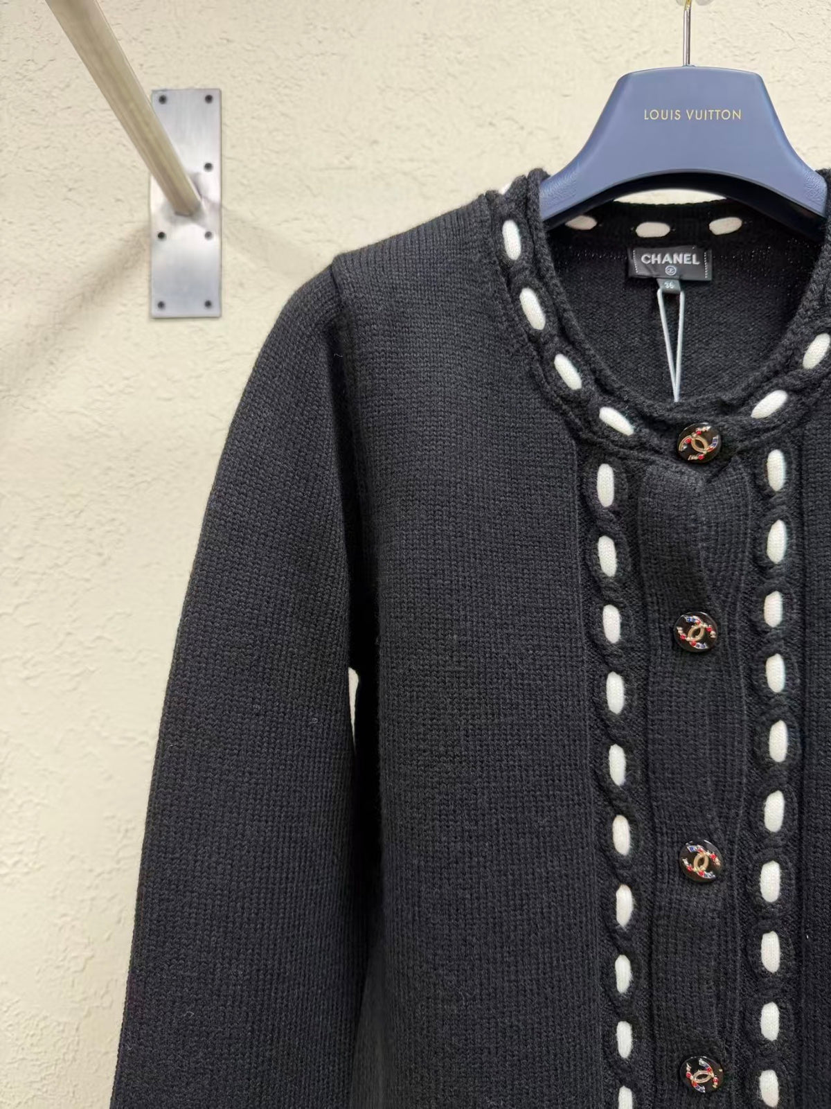 26FW New Black & White Color-Block Knit Cardigan