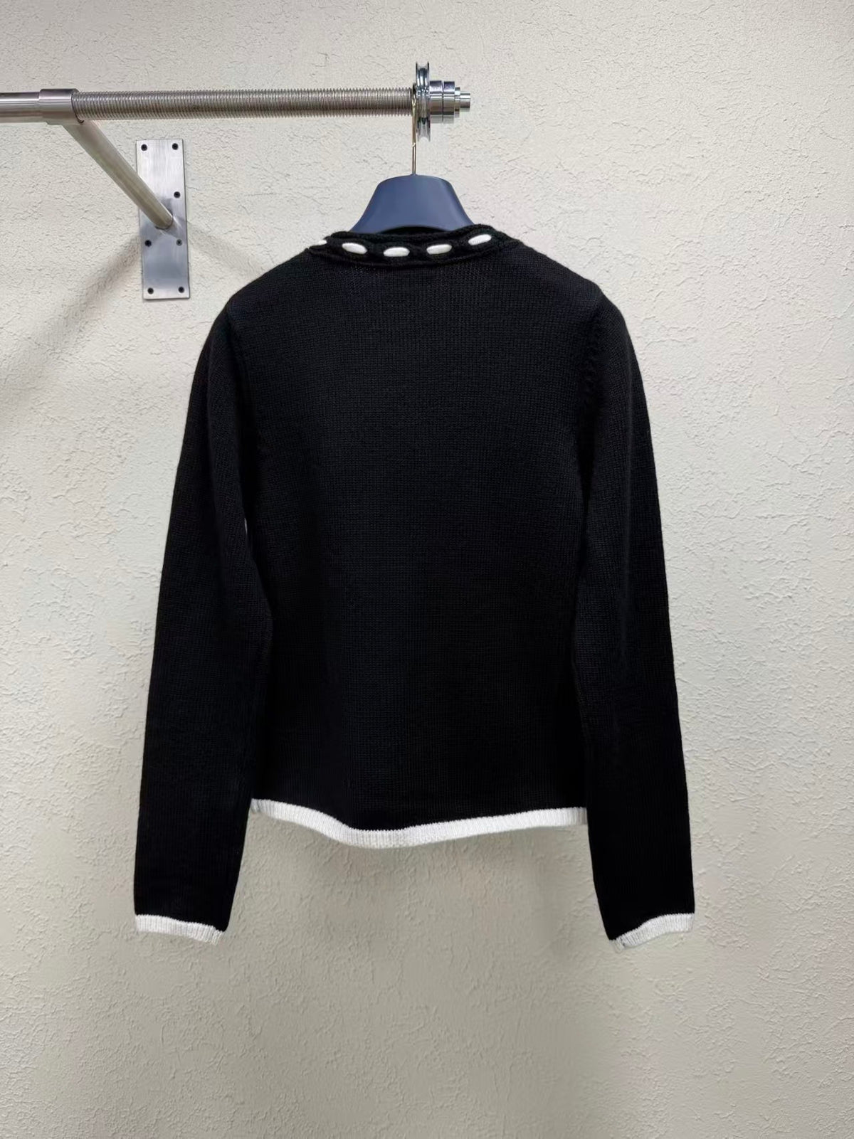 26FW New Black & White Color-Block Knit Cardigan