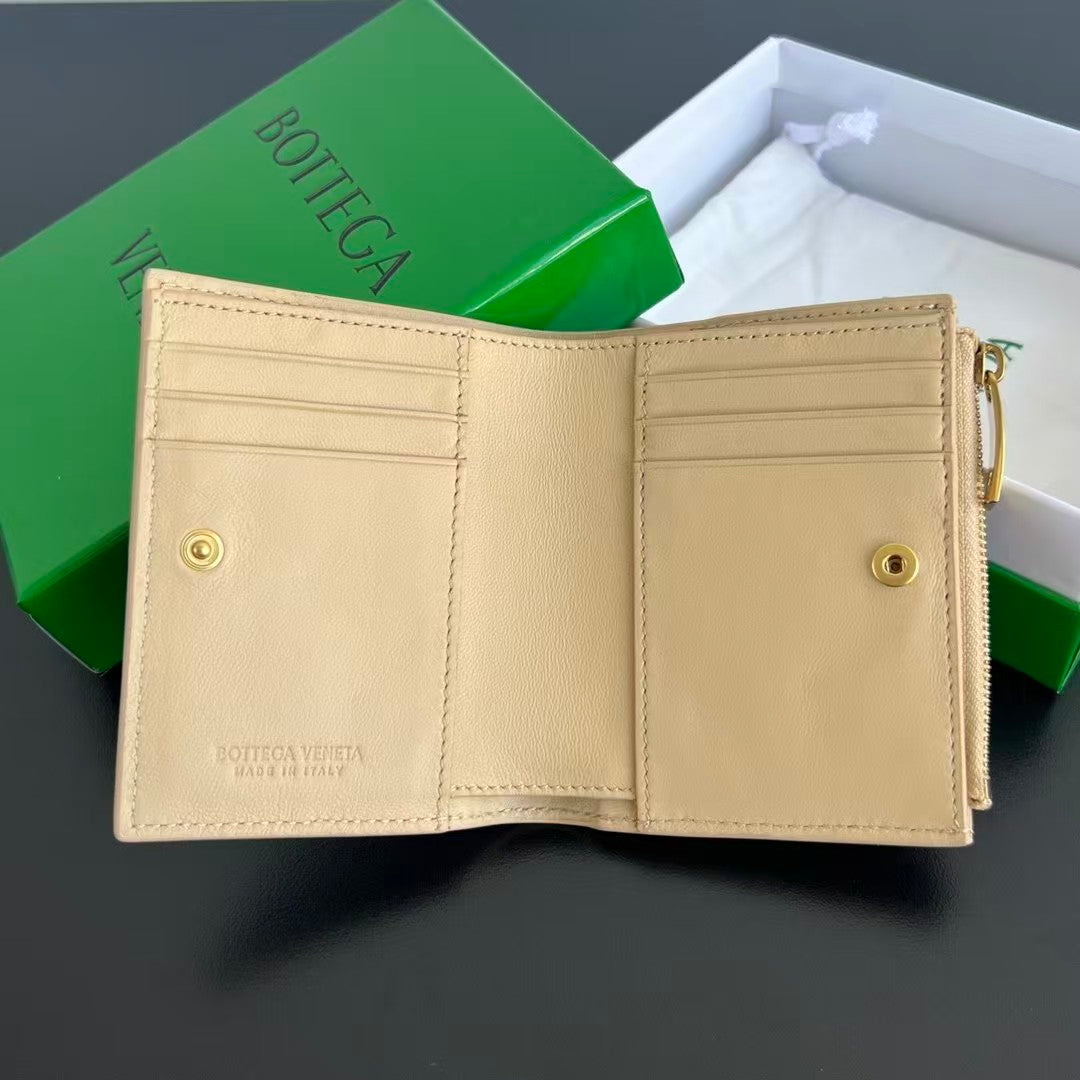 26FW New Woven Bi-fold Zip Wallet