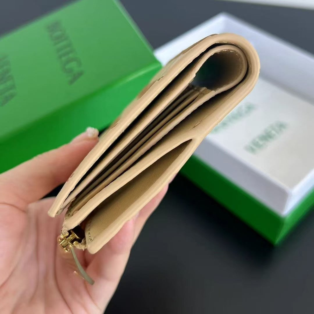 26FW New Woven Bi-fold Zip Wallet