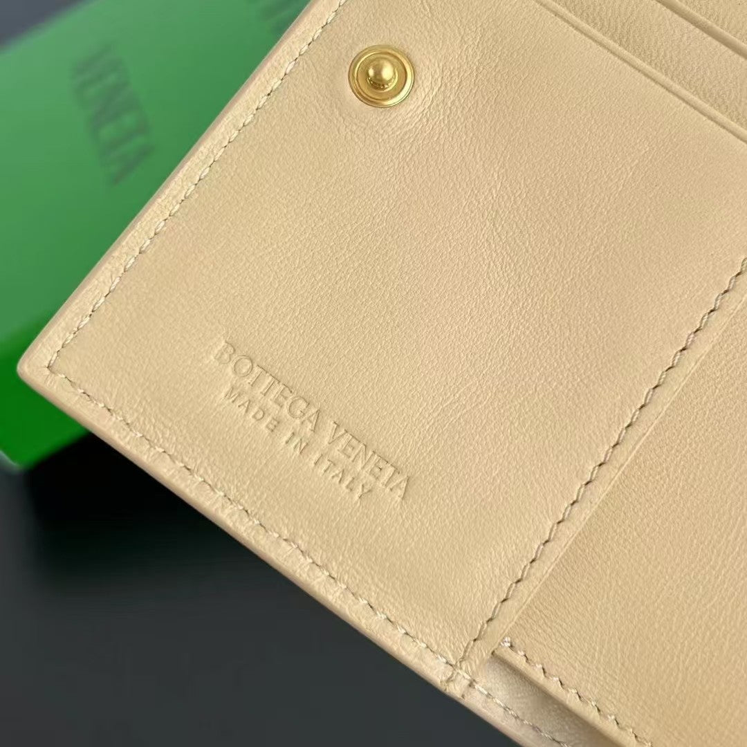 26FW New Woven Bi-fold Zip Wallet