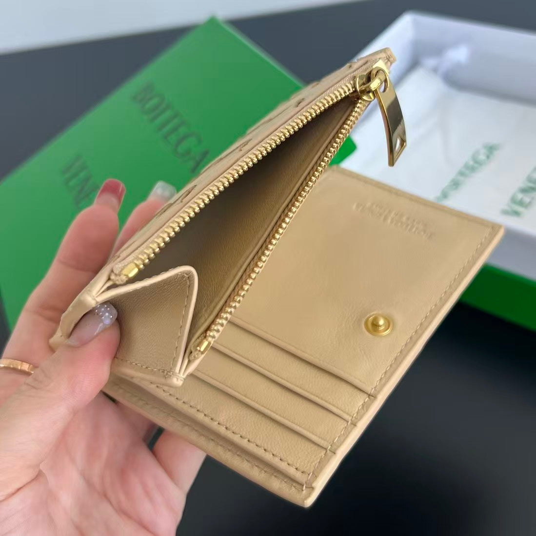 26FW New Woven Bi-fold Zip Wallet