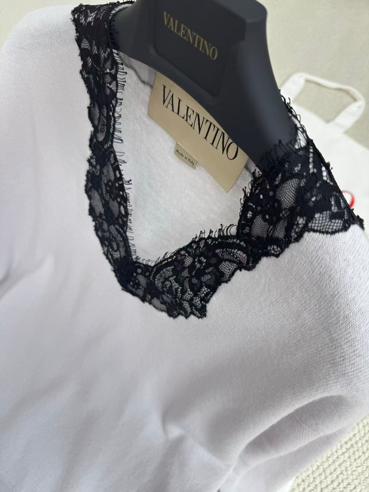 26FW New V-Neck Knit Top
